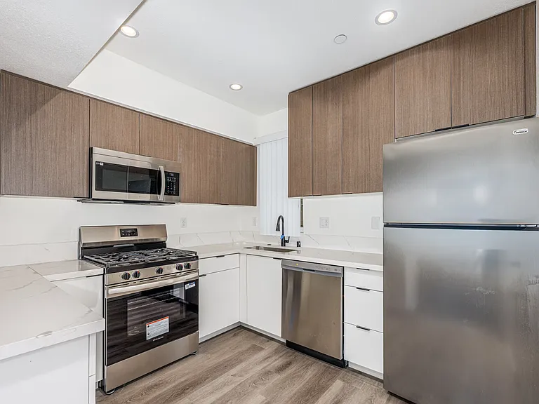 900 N Ardmore Ave Property — Photo 9