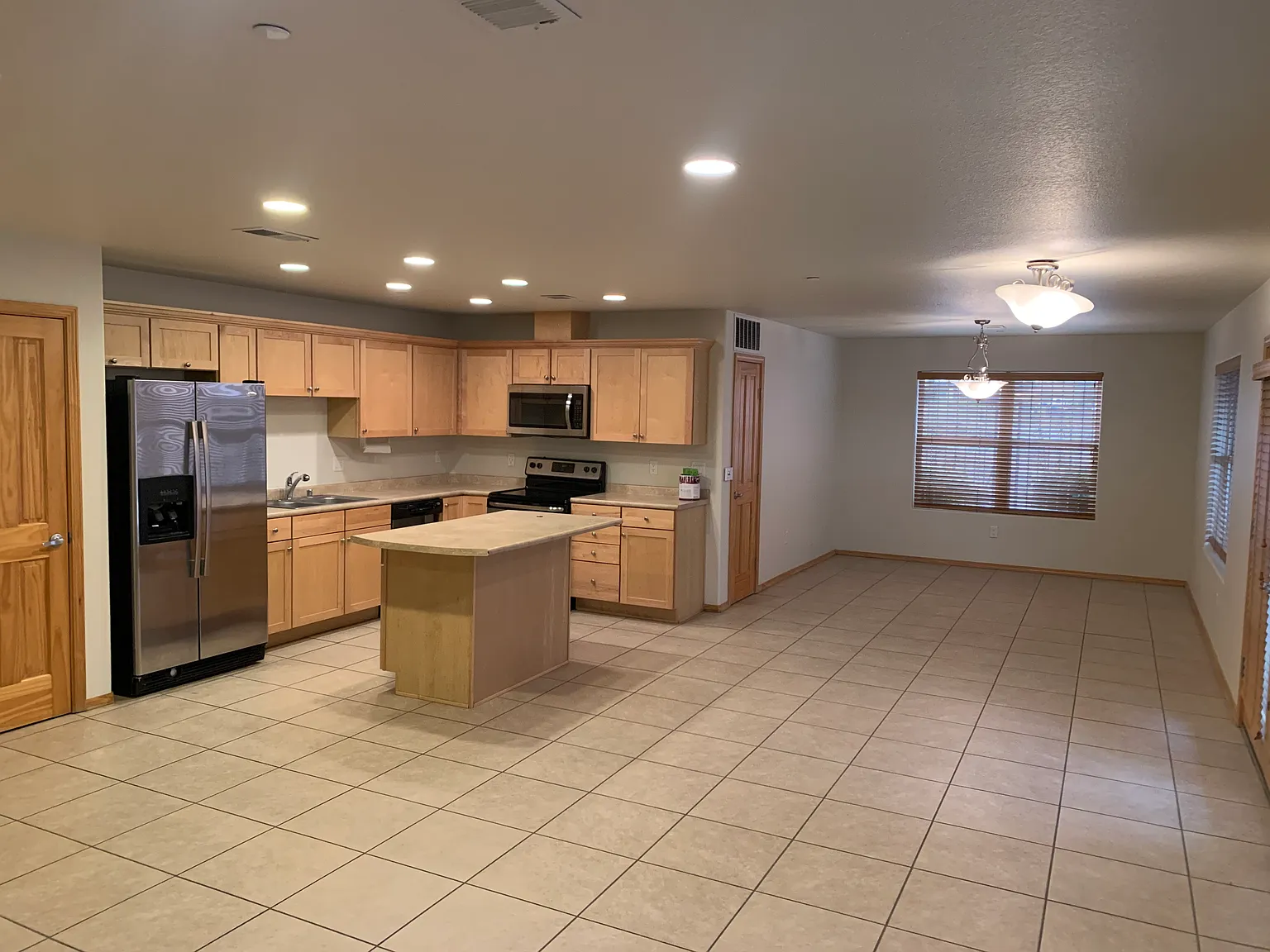 3 bed, 1700 sqft, $1,950 — Photo 2