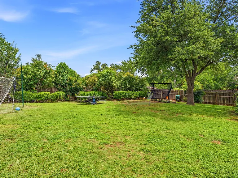 8317 Pommel Dr — Photo 24