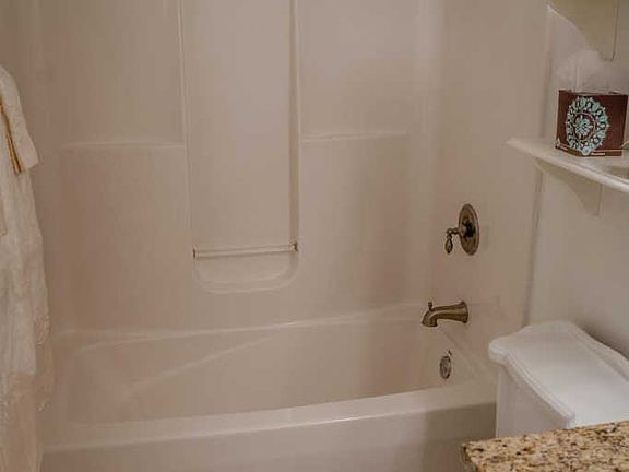 4th image of 416 S Veitch St
