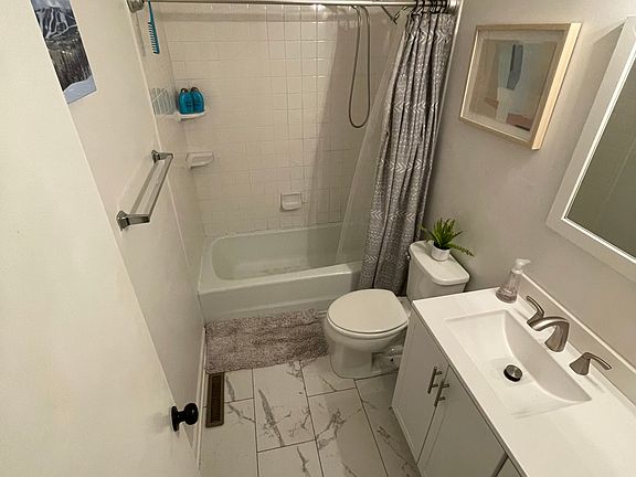 3rd image of 1415 Oleander Ave #A