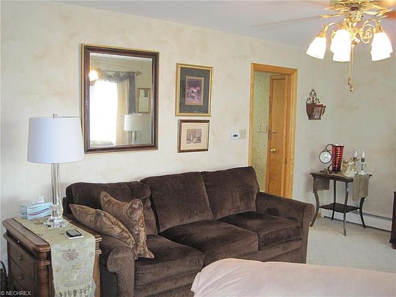 2nd image of 821 Woodland Ave