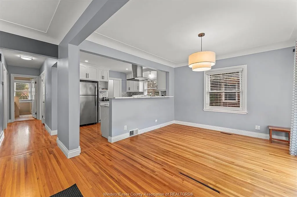 4 bed, $2,800 — Photo 2