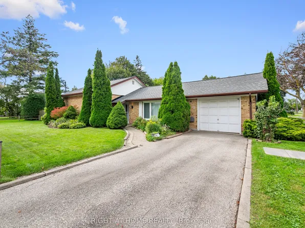 2 Leavenworth Cres, Toronto, ON M9C 1T3
