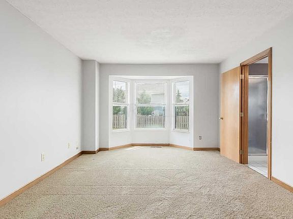 4th image of 3421 Parkbrook Dr