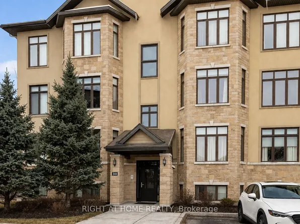30 Prestige Cir #6, Ottawa, ON K4A 0W9