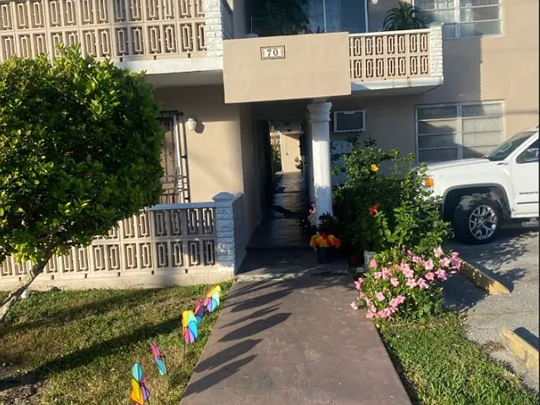 70 SW 30th Ave — Photo 4