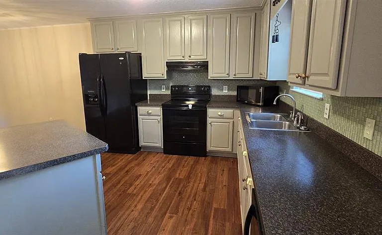 5401 NW 63rd Pl — Photo 6