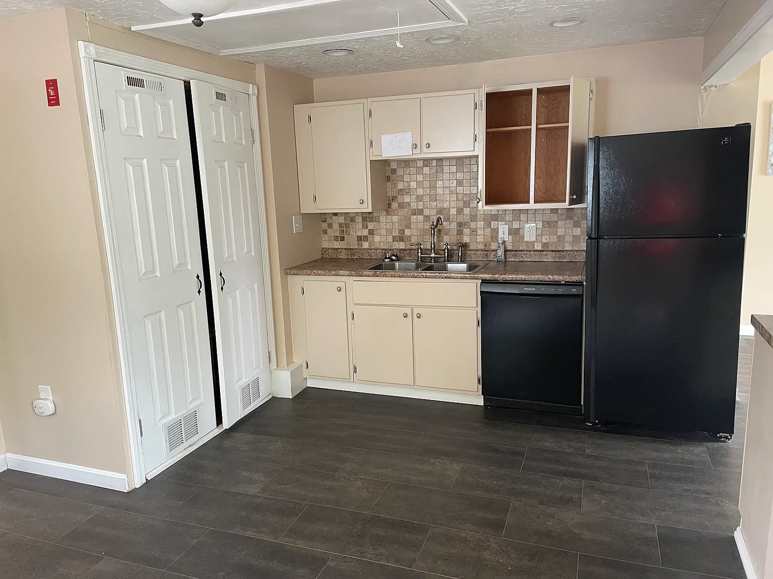 130 Thornton Rd — Photo 4