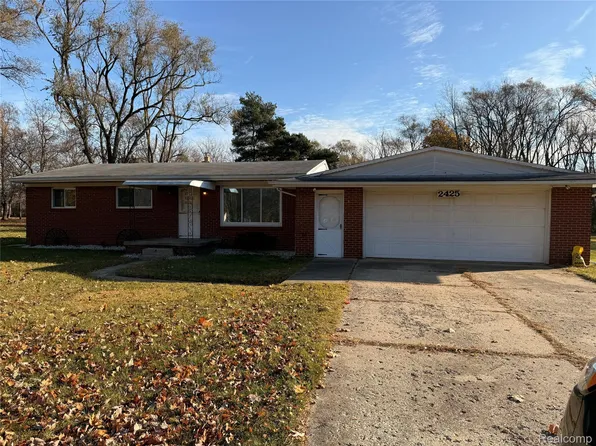 2425 Nerredia St, Flint, MI 48532
