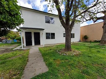 1617 Elm St