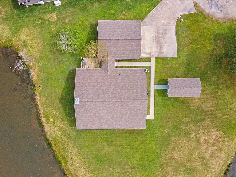 140 Meadowview Dr — Photo 26