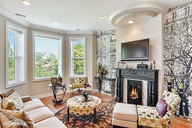 1st image of 2727 W Evergreen Ave #3