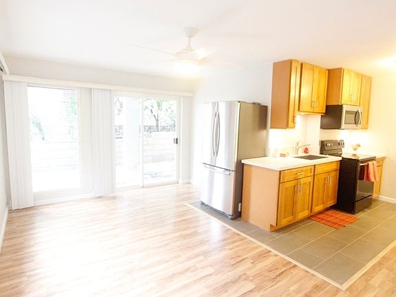 3rd image of 923 Green St #A