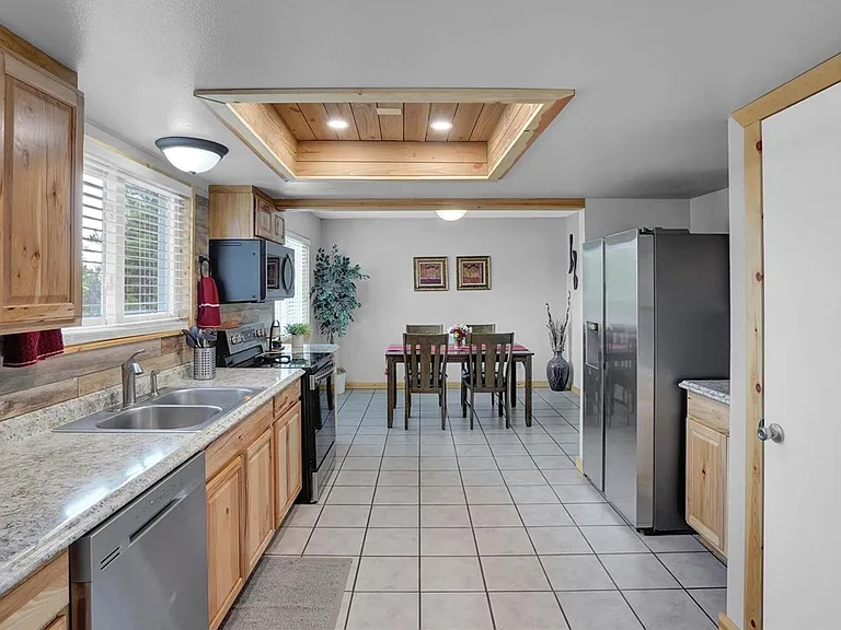 7655 Hickorywood Dr — Photo 2