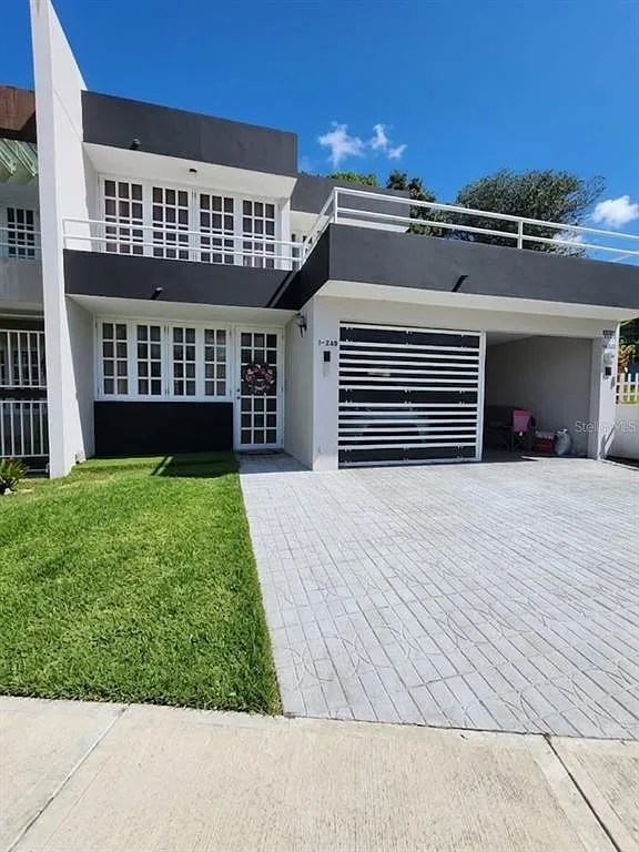 3 bed, 2.5 bath, 3519 sqft, $1,800 — Photo 1