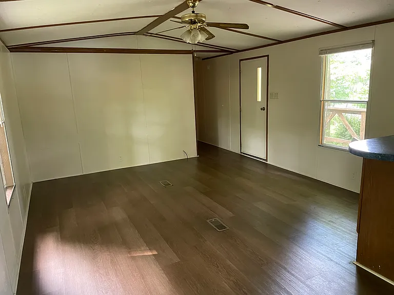 138 Anna Rd — Photo 2