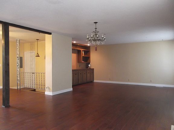 2nd image of 511 Mimosa Dr