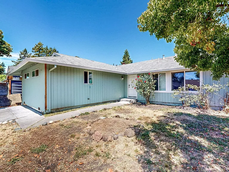 8690 Lords Manor Way — Photo 3