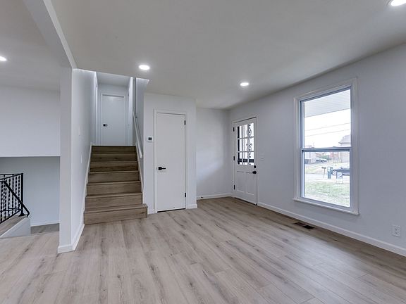 3rd image of 3820 Dubois Dr