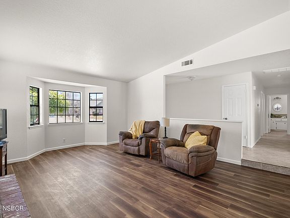 5th image of 591 Shirley Ln