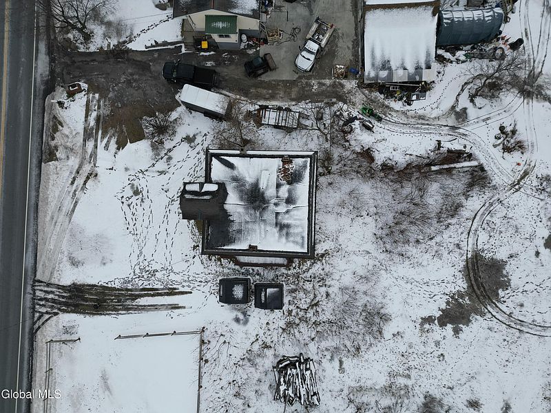 4th image of 332 Hudson Avenue