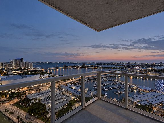 2nd image of 244 Biscayne Blvd APT 3702