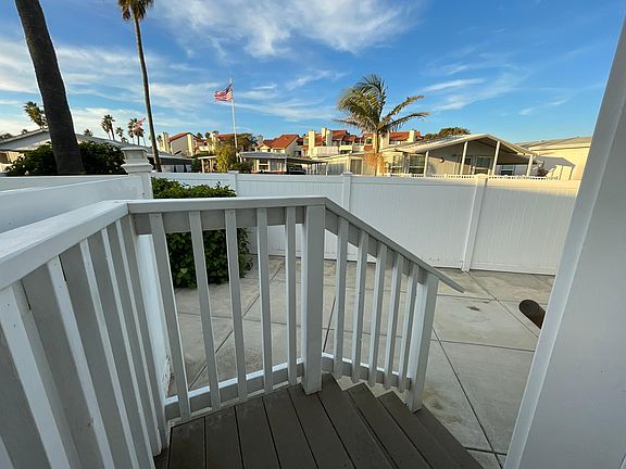 Fenced back yard, access from laundry room