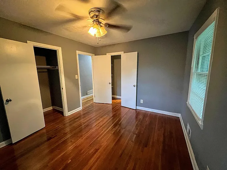 2884 Meadowview Dr SE — Photo 16