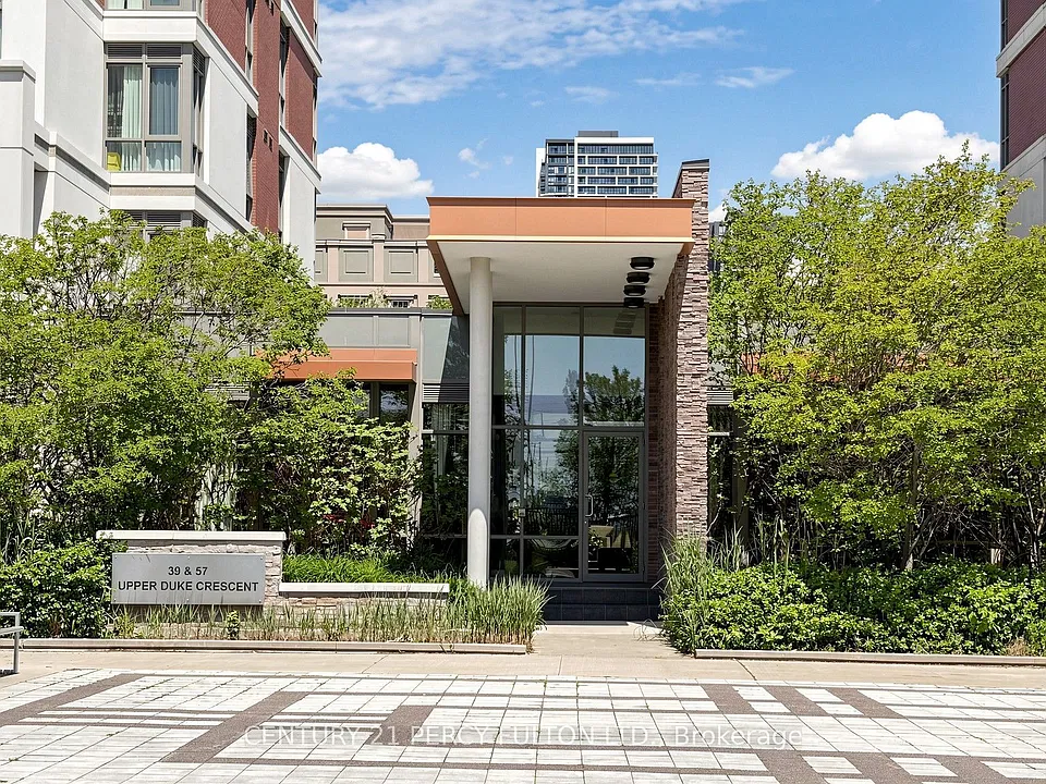 57 Upper Duke Cres #102