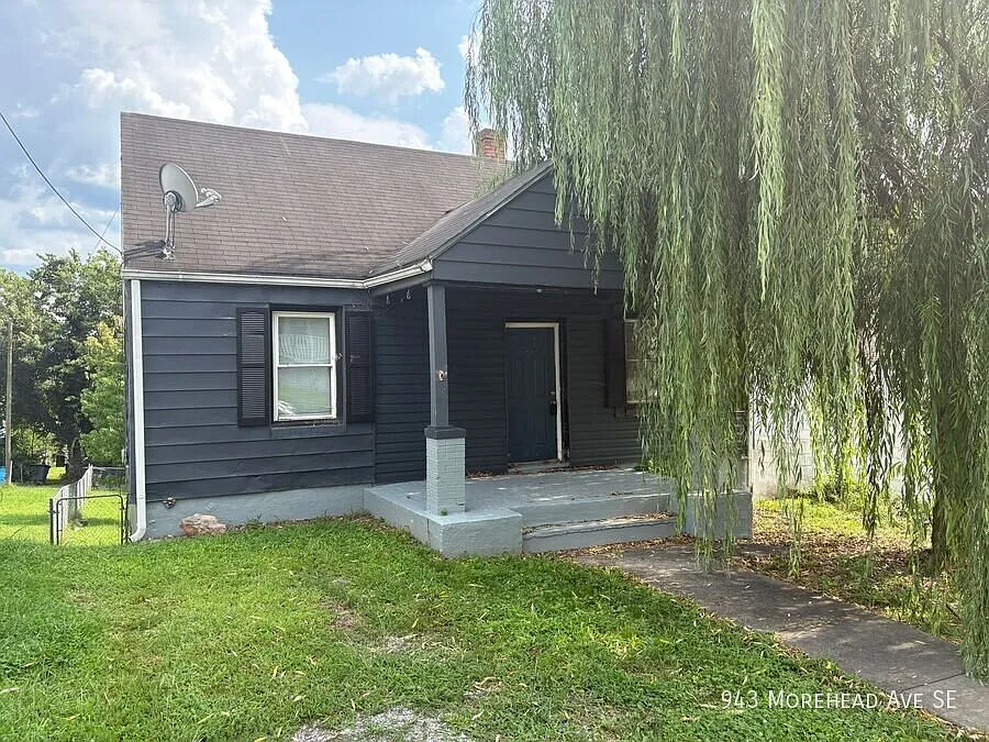 943 Morehead Ave SE