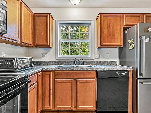 3rd image of 6825 Woodcreeper Dr