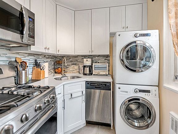 5th image of 230-02 Kingsbury Ave #2