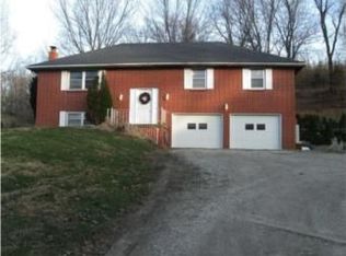 4 Humes Rd, Weston, MO 64098