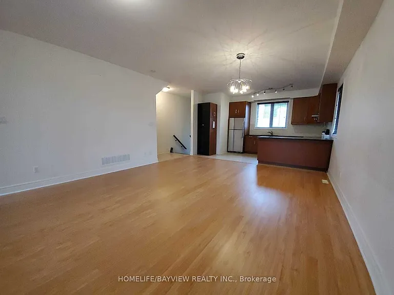215 16th Ave #18 — Photo 4
