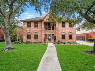 3708 Pine Tree Dr, Pearland, TX 77581