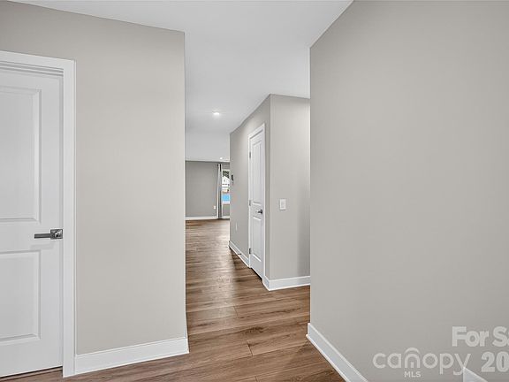 4th image of 609 Nesbe St