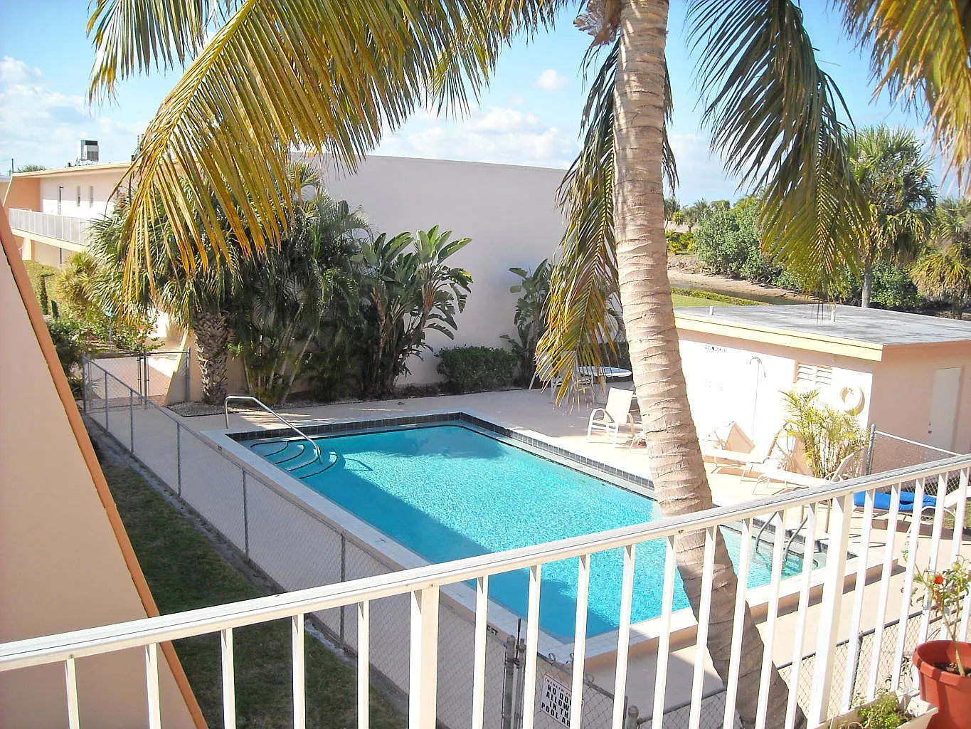 2 bed, 1.0 bath, 842 sqft, $2,200 — Photo 2