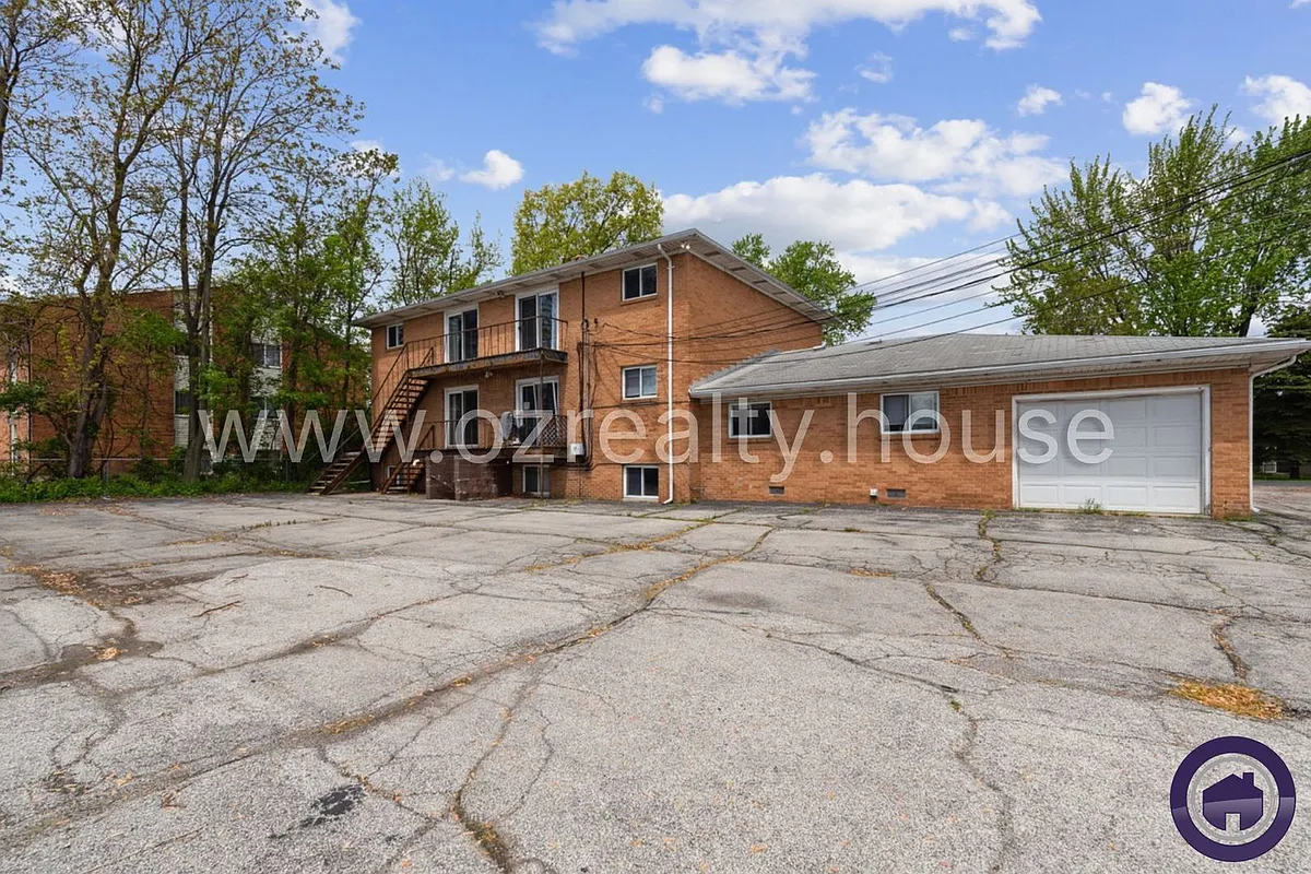 Building Photo - 1733 Christian Ave #5