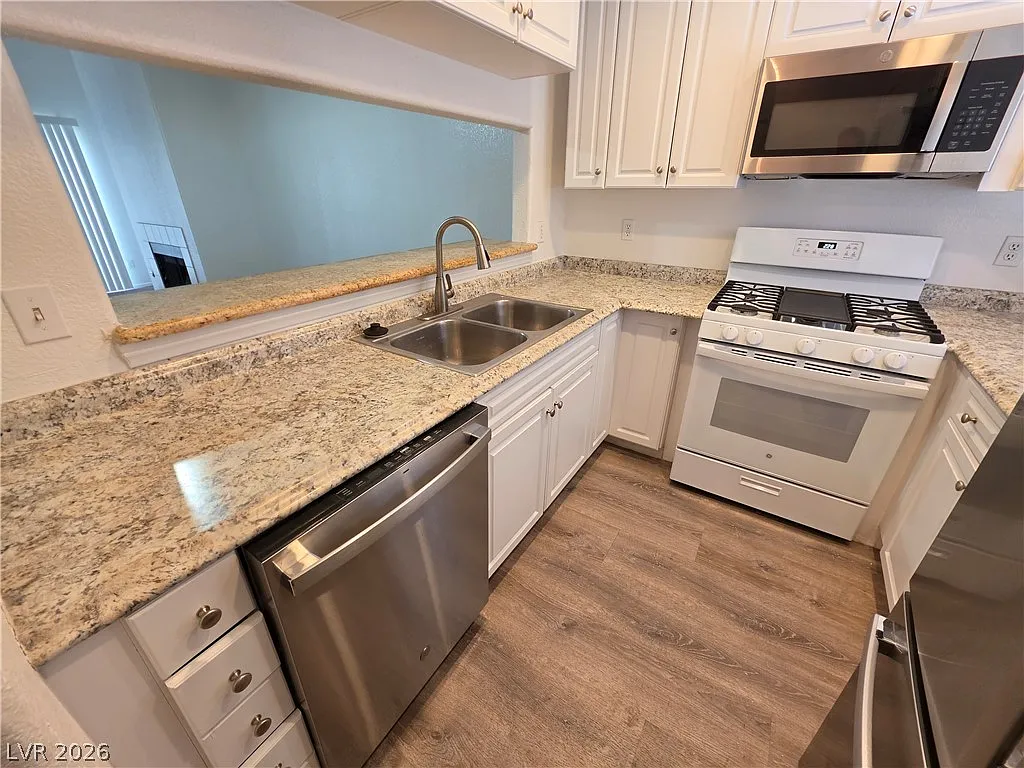2 bed, 2.0 bath, 989 sqft, $1,295 — Photo 3