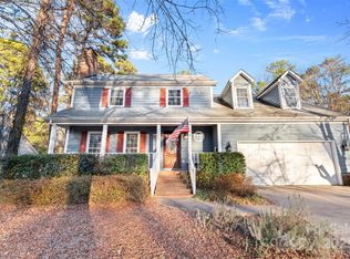 2512 Heathershire Ln, Matthews, NC 28105