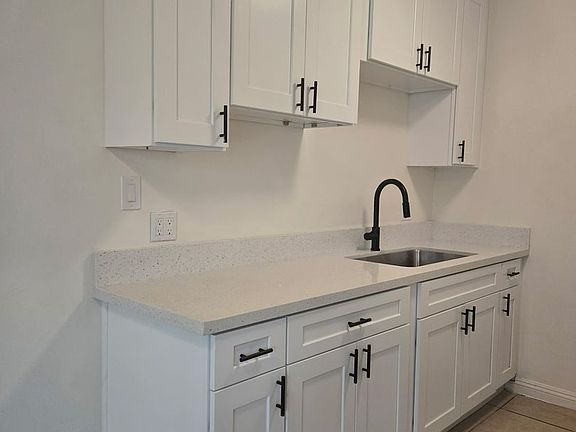 2nd image of 1000 S Malden Ave #2