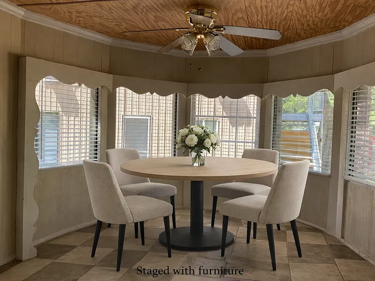 breakfast area with lots of windows