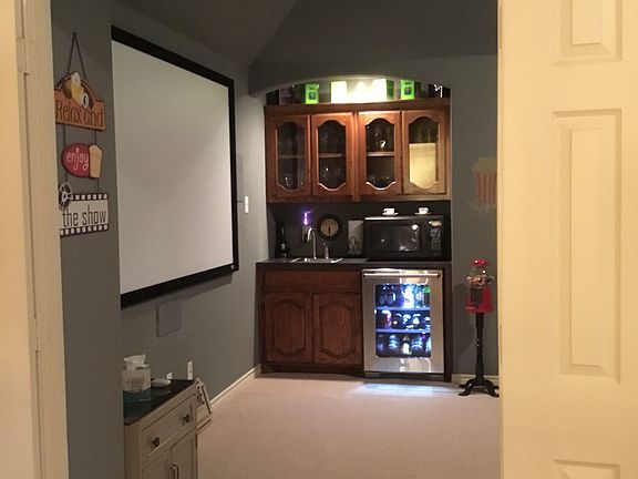 3rd image of 407 Mount Pleasant Ct