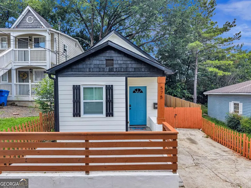 575 Martin St SE