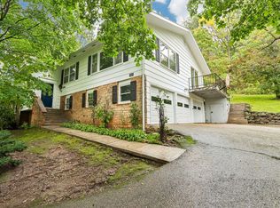 6006 Greentree Rd, Madison, WI 53711