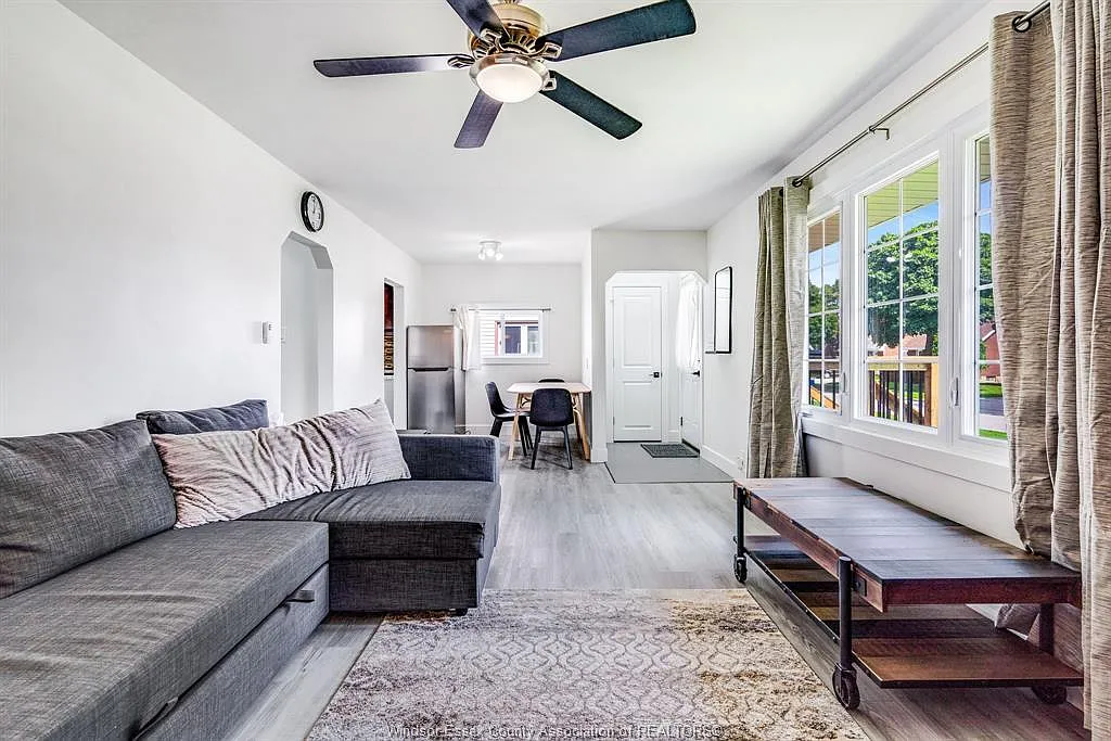 4 bed, $2,250 — Photo 4