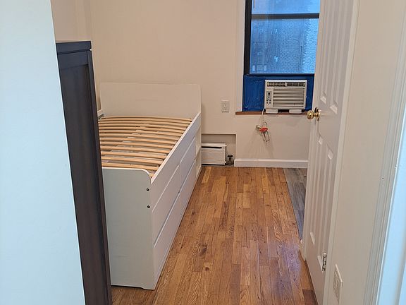 5th image of 216 W 100th St APT 1016
