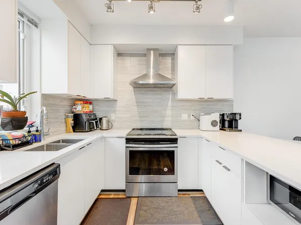 5355 Lane St #212, Burnaby, BC V5H 0H1