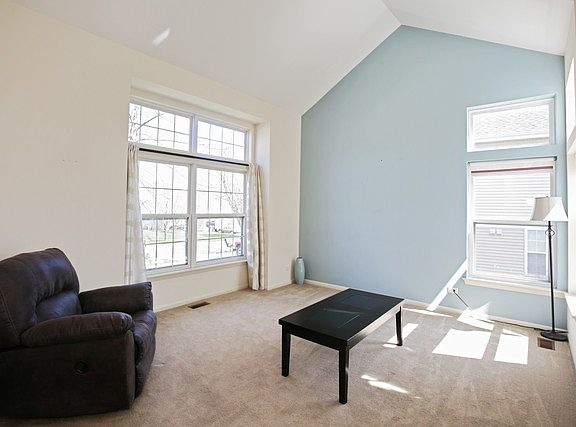 3rd image of 1121 Fairfax Ln